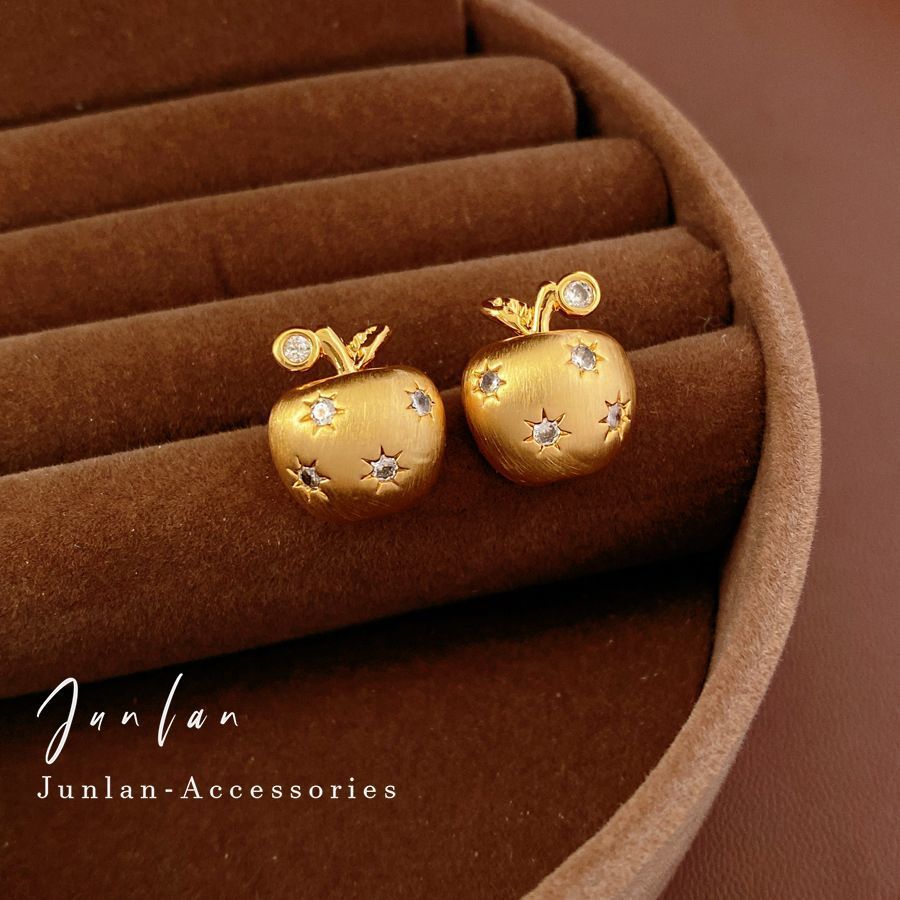 A2廠 鈦鋼鍍18K真金|韓系拉絲金屬蘋果銀針耳環 批發 折扣@洽客服 26.02.W1「WE5879-2」