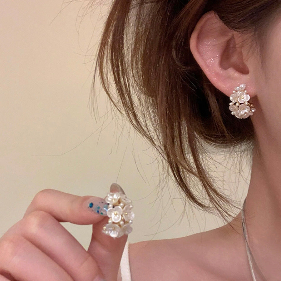 A2廠 韓國韓版珍珠花朵C型銀針耳環 批發 折扣@洽客服 25.04.W4「HE25983」