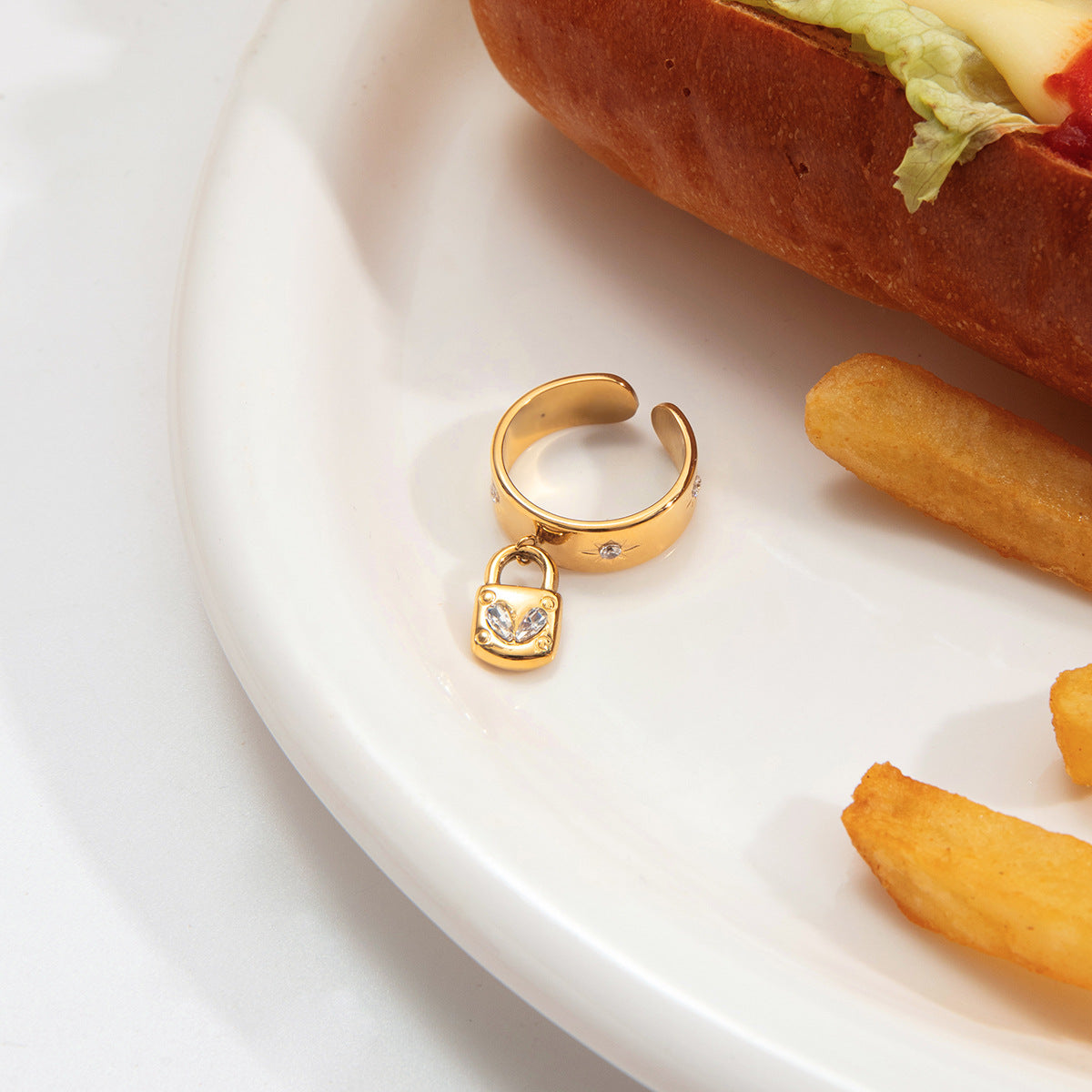 B廠 歐美款 CAMILA 鈦鋼鍍18K金戒指 批發 折扣@洽客服 25.11.W2 「JDR0207012」