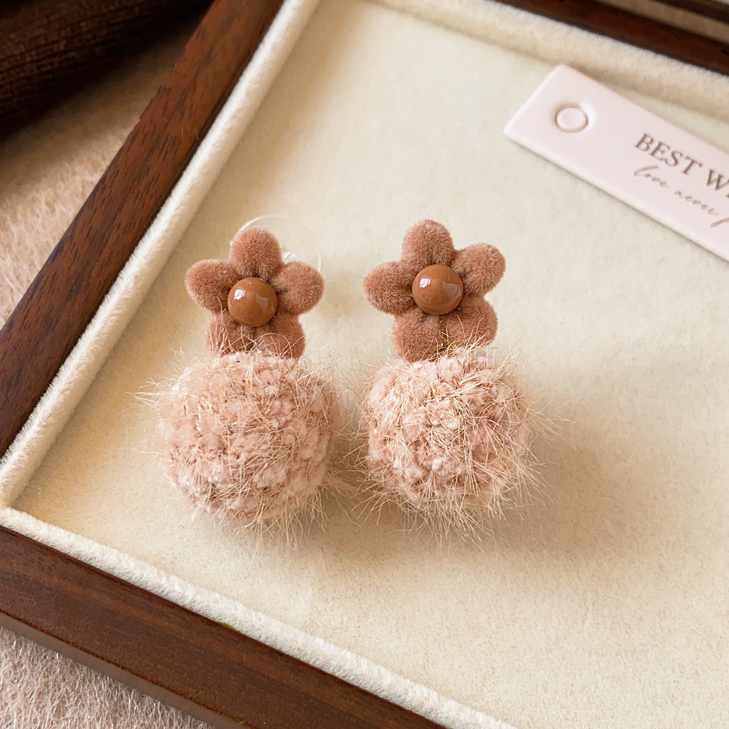 A2廠 韓國韓版植絨花朵毛球珍珠銀針耳環 批發 折扣@洽客服 25.12.W1「HE29467」