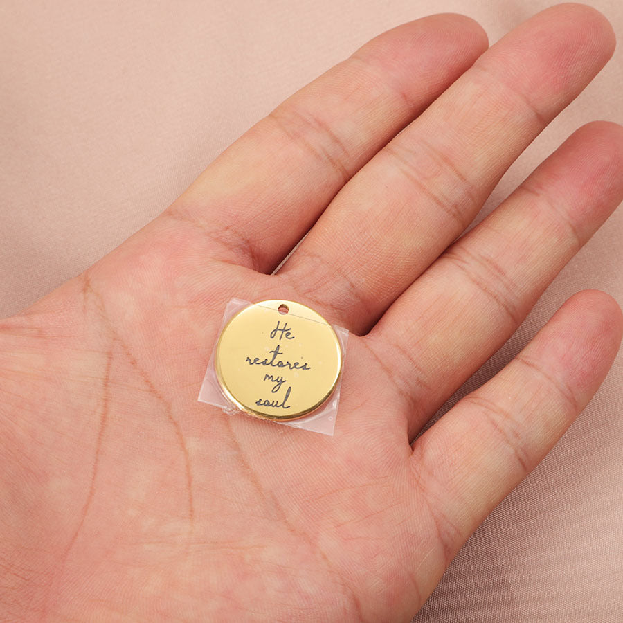 新款不锈钢英文字母圆片系列腐蚀抹黑个性饰品配件Child of God