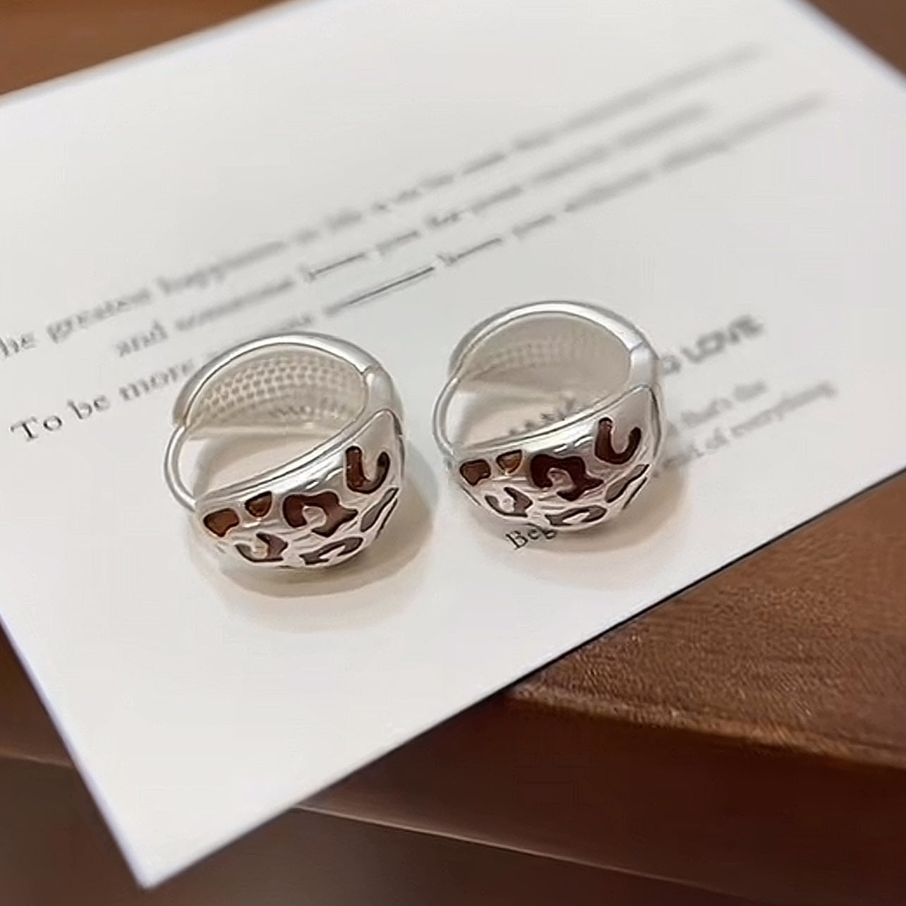 A2廠 韓國韓版復古豹紋滴油C型銀針耳環 批發 折扣@洽客服 25.10.W3「HE28758」