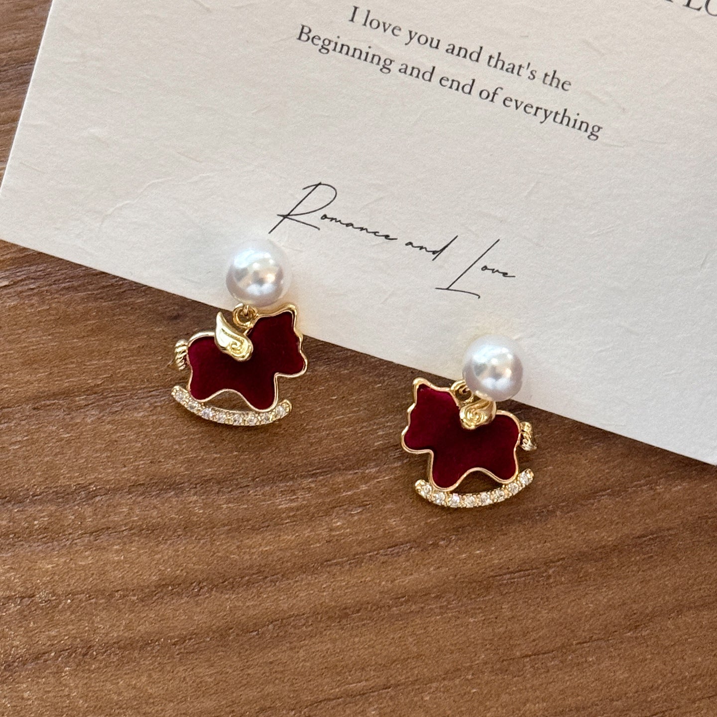 A2廠 韓國韓版植絨小馬珍珠電鍍18k真金銀針耳環 批發 折扣@洽客服 25.11.W2「HE29155」