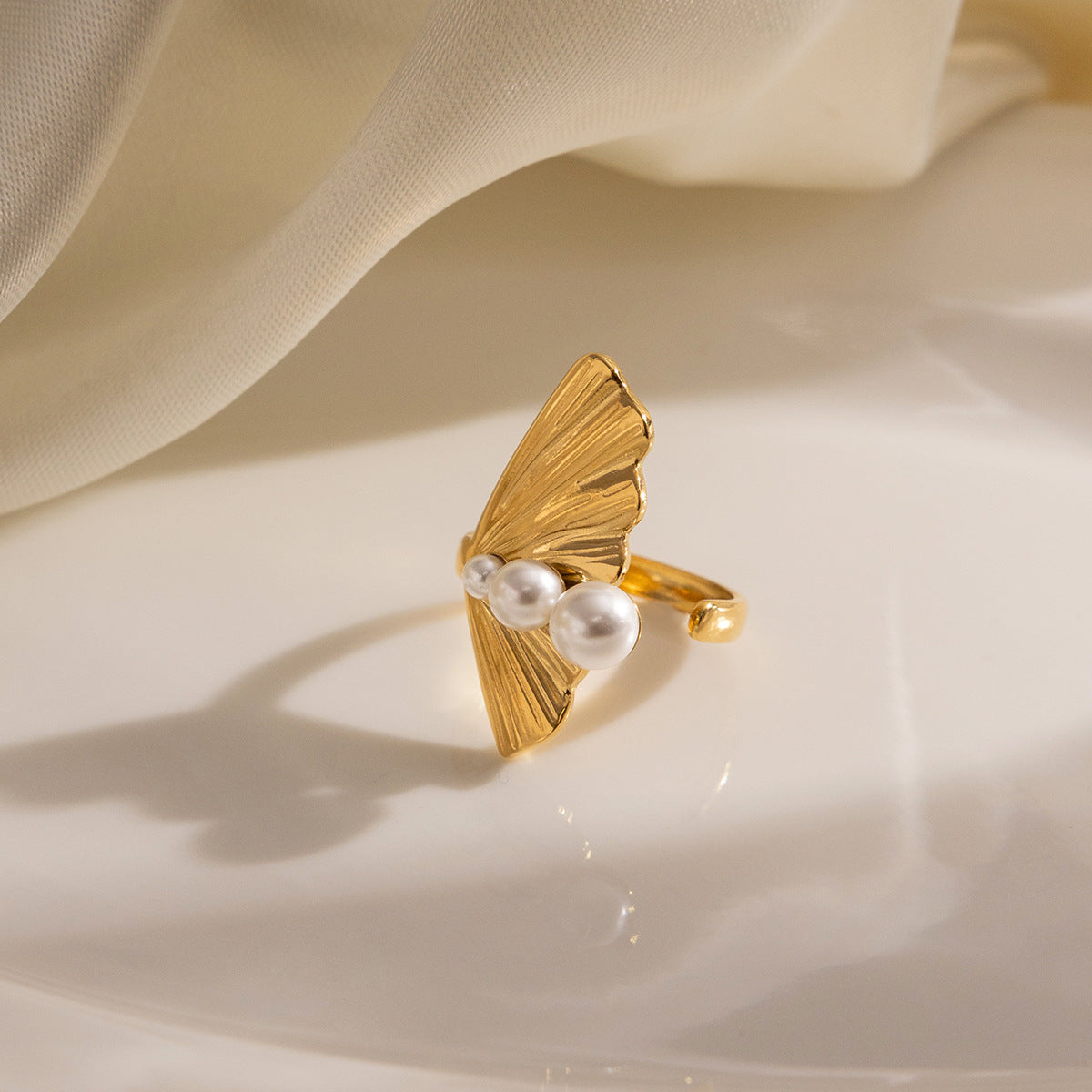 B廠 鈦鋼鍍18K金｜ 仿珍珠銀杏葉開口戒指「JDR0310012」