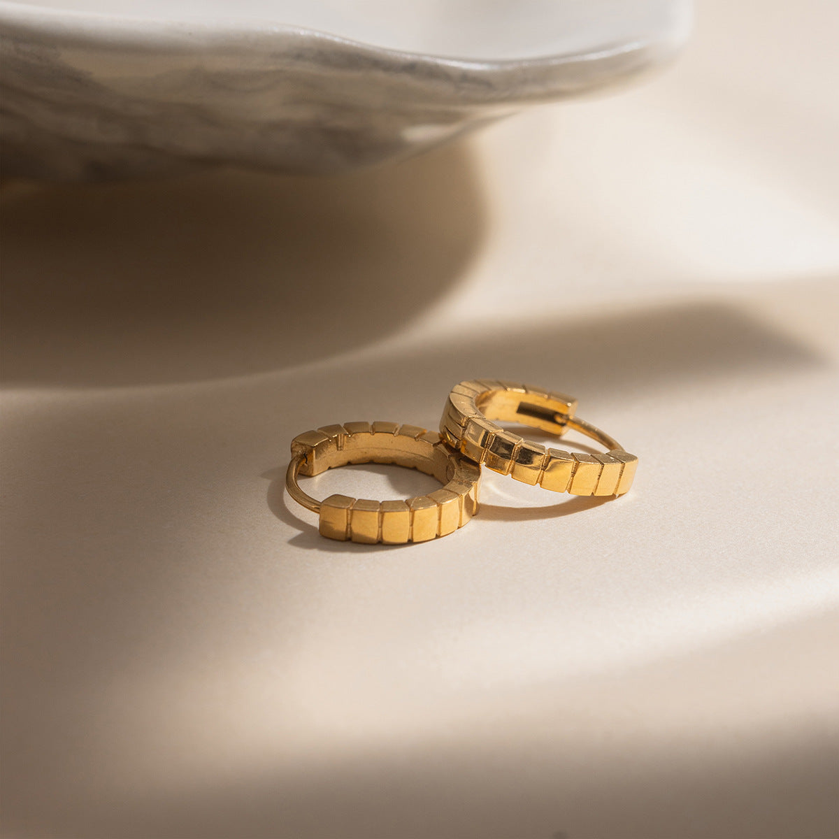 B廠 歐美款 義大利羅紋鈦鋼鍍18K金耳環 批發 折扣@洽客服  26.02.W3「JDE0312245」