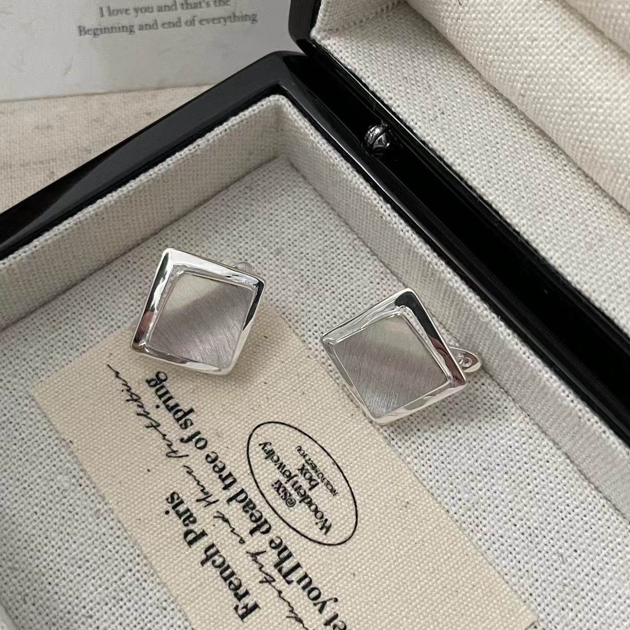 C2廠 韓國韓版拉絲菱形S925純銀耳環 批發 折扣@洽客服 25.11.W1「SE2511」