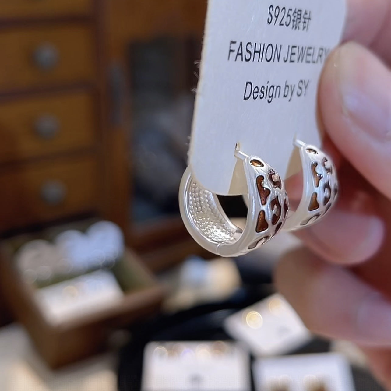 A2廠 韓國韓版復古豹紋滴油C型銀針耳環 批發 折扣@洽客服 25.10.W3「HE28758」