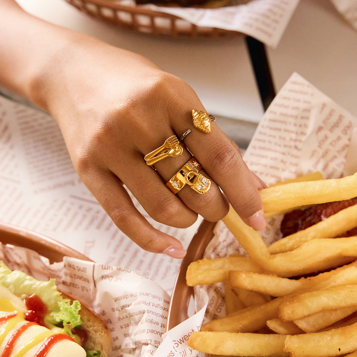 B廠 歐美款 CAMILA 鈦鋼鍍18K金戒指 批發 折扣@洽客服 25.11.W2 「JDR0207012」