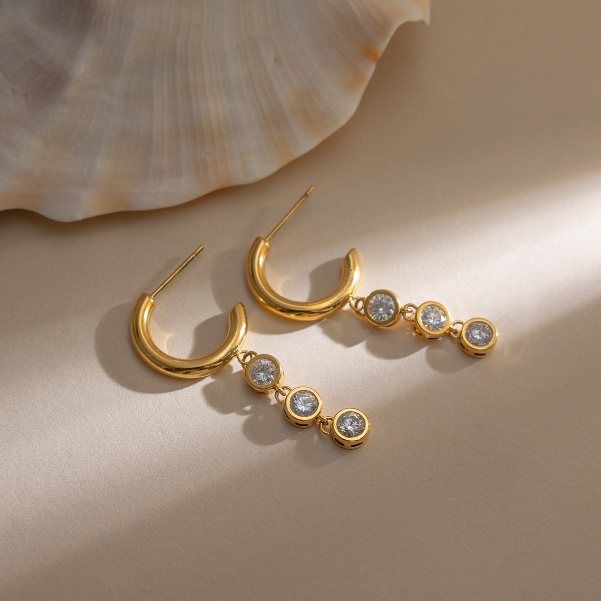 B廠 歐美款 白色鋯石流蘇鈦鋼鍍18K金耳環 批發 折扣@洽客服 26.03.W1「JDE0311184」