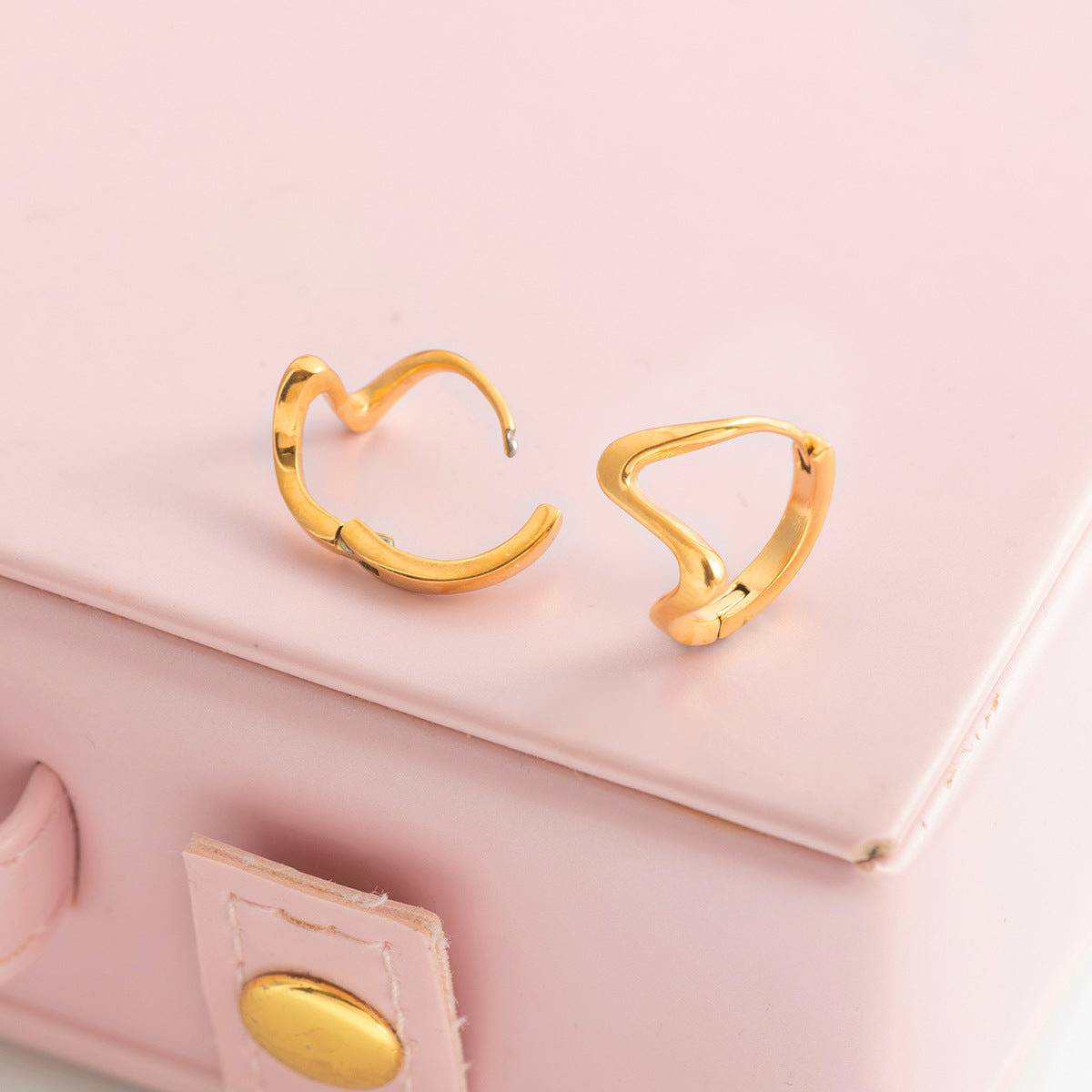 B廠 歐美款 AVA 鈦鋼鍍18K金耳環 批發 折扣@洽客服 25.12.W1「JDE0308024」