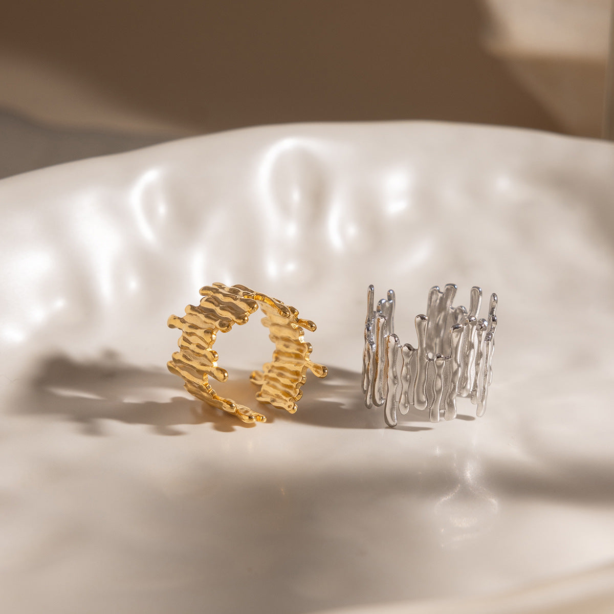 B廠 歐美款鋼色幾何線開口鈦鋼鍍18K金戒指批發 折扣@洽客服 26.03.W2「JDRW2409001-S,JDRW2409001」