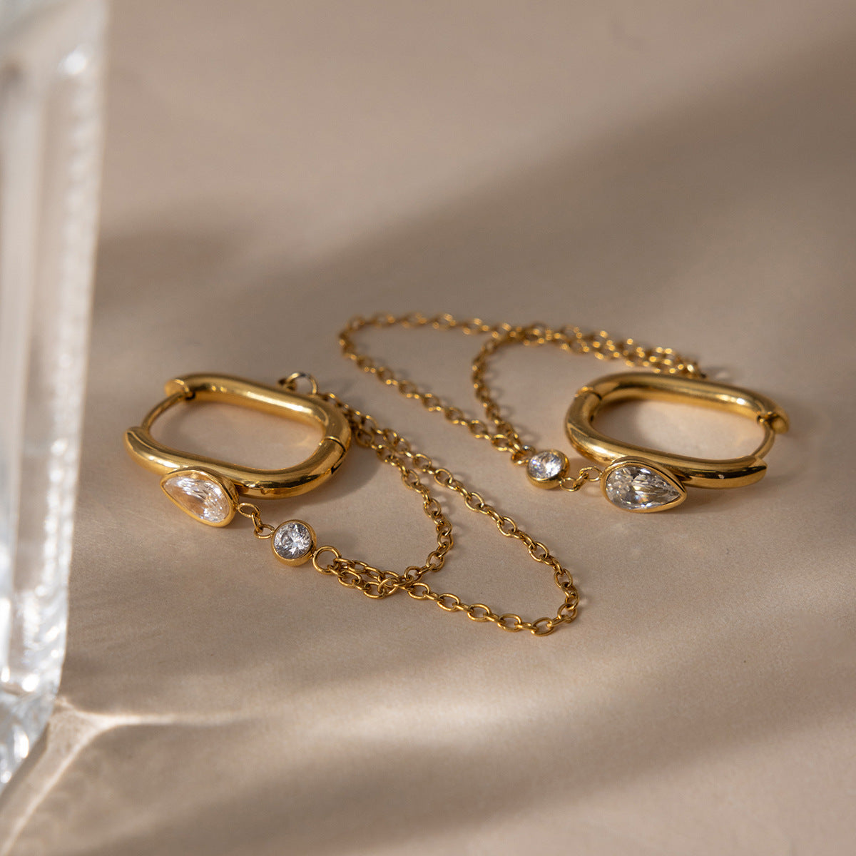 B廠 鈦鋼鍍18K金｜歐美水滴形鋯石鏈條耳環 批發 折扣@洽客服 26.01.W4「JDE0311182」