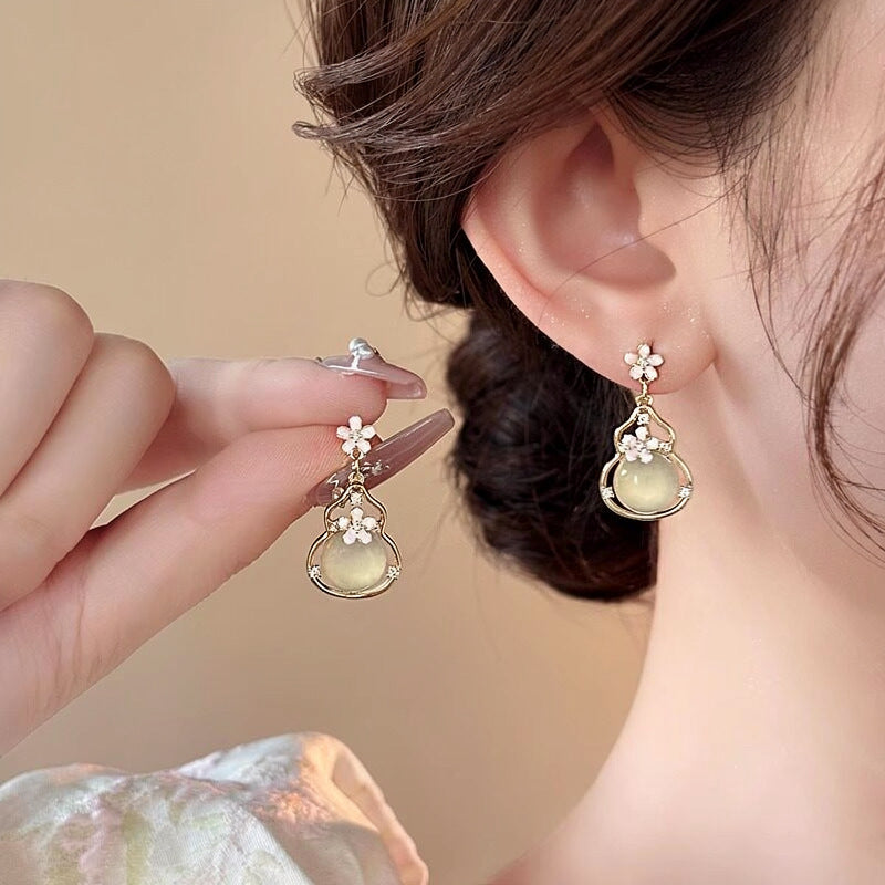 A2廠 韓國韓版鑲鑽樹脂花朵葫蘆銀針耳環批發 折扣@洽客服 26.04.W4「HE32376」