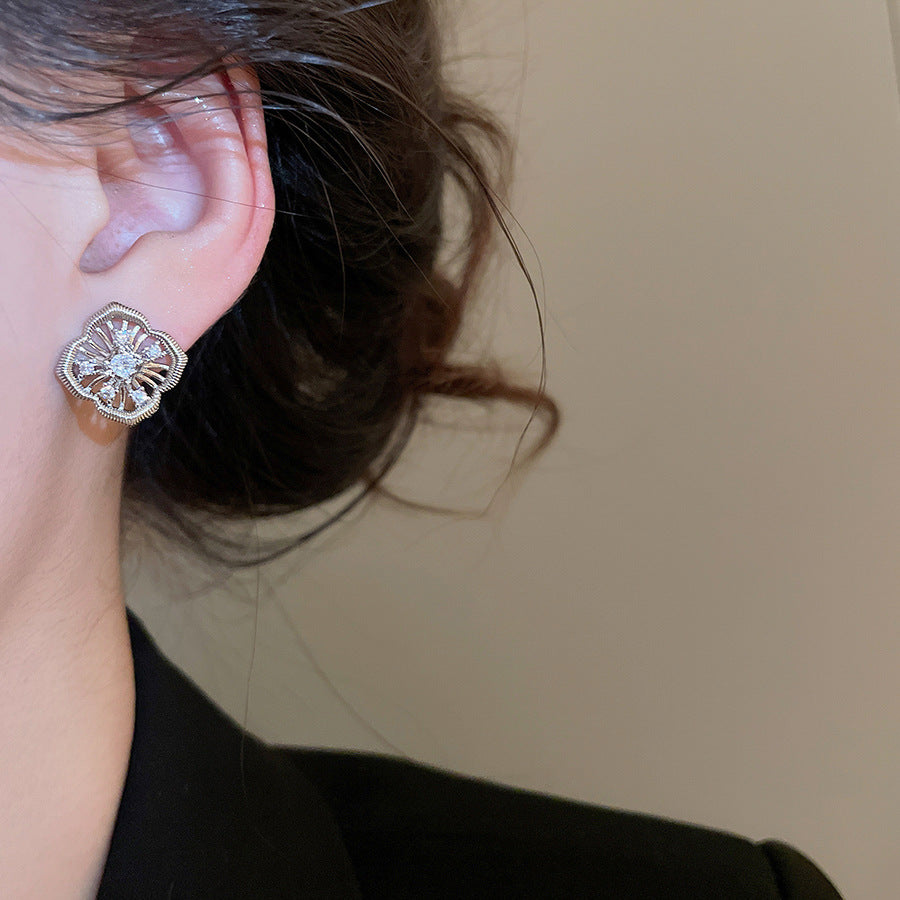 A2廠 韓國韓版 鋯石鏤空花朵珍珠耳環批發 折扣@洽客服 26.03.W2「HE30726」