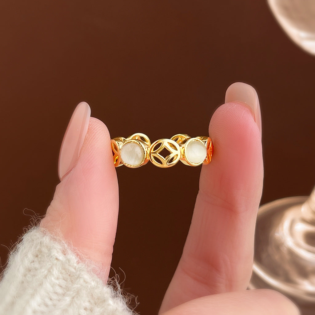 A廠 銅鍍18K金 ｜日韓款鏤空錢幣玻璃貓眼石戒指「7241」