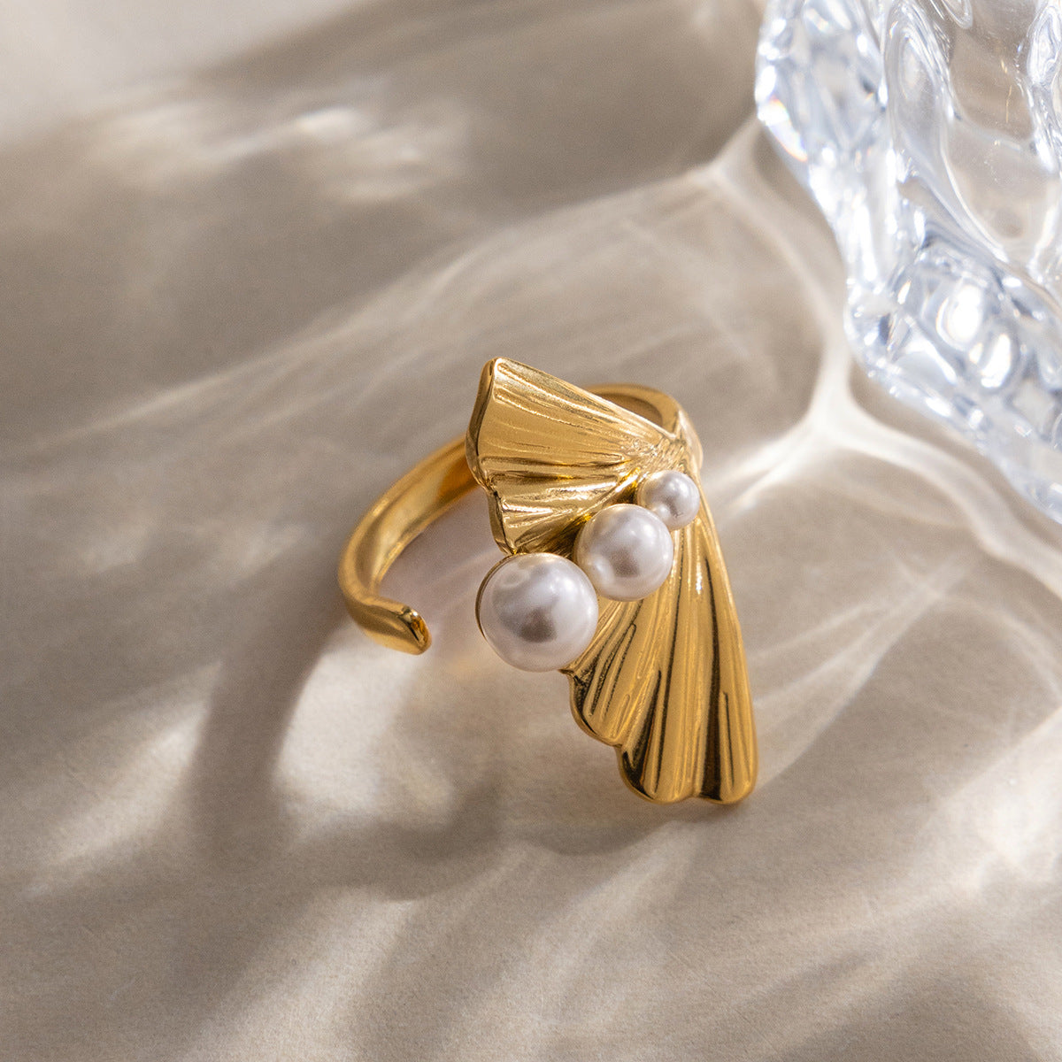 B廠 鈦鋼鍍18K金｜ 仿珍珠銀杏葉開口戒指「JDR0310012」