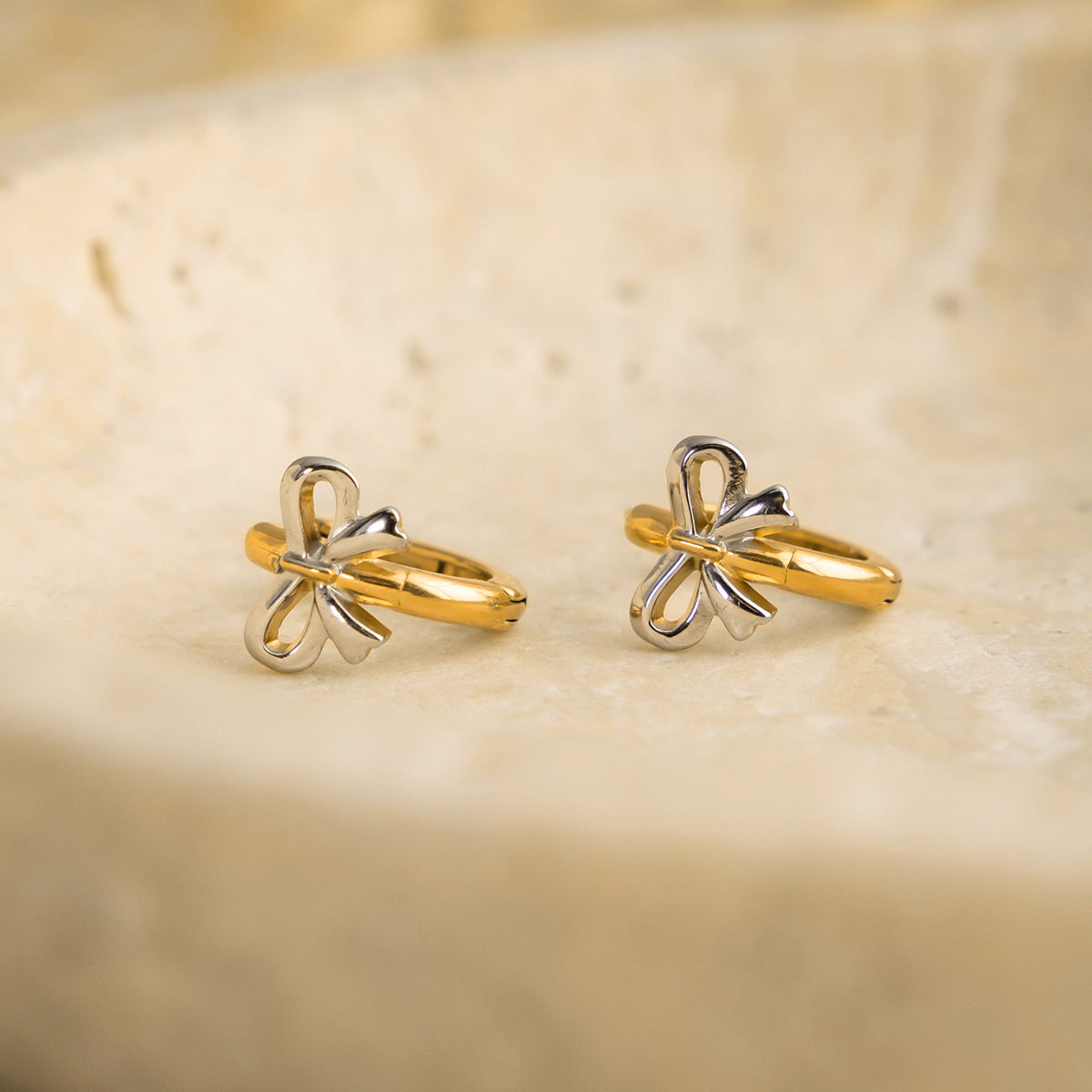 B廠 歐美款LYDIA 拼色鈦鋼鍍18K金耳環 批發 折扣@洽客服 25.12.W3 「JDE0210002-PS」