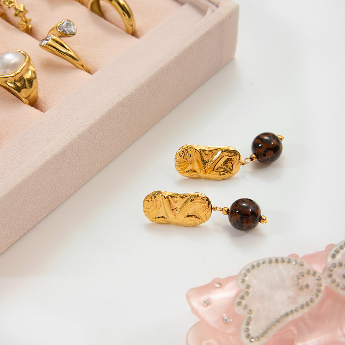 B廠 歐美款 OLIVIA 豹紋樹脂珠子鈦鋼鍍18K金耳環 批發 折扣@洽客服 25.11.W2「JDE0304009-BR」