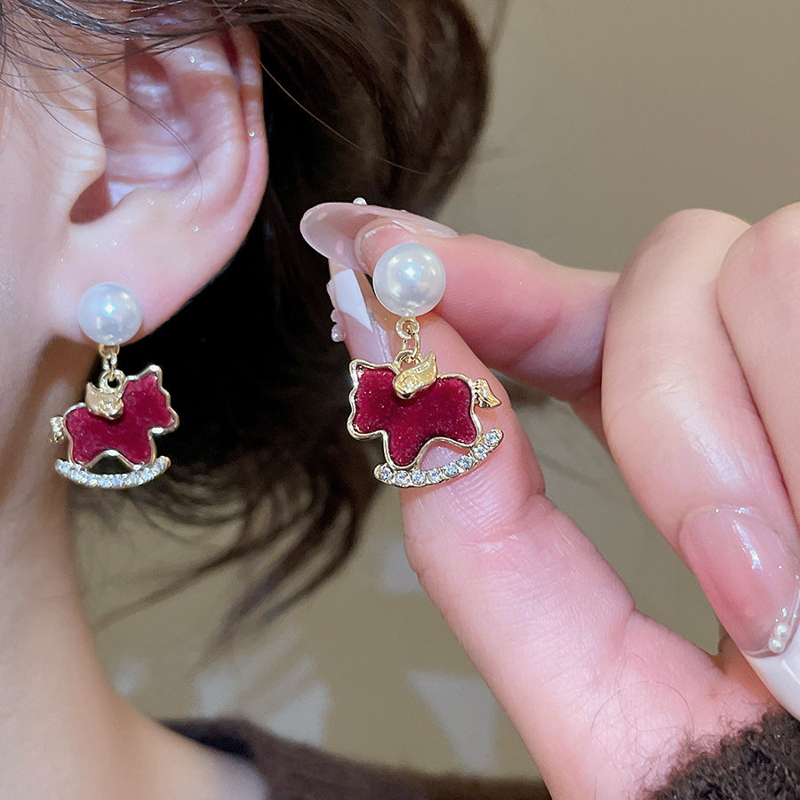 A2廠 韓國韓版鑲鑽植絨小馬珍珠銀針耳環 批發 折扣@洽客服 25.12.W2「HE29319」