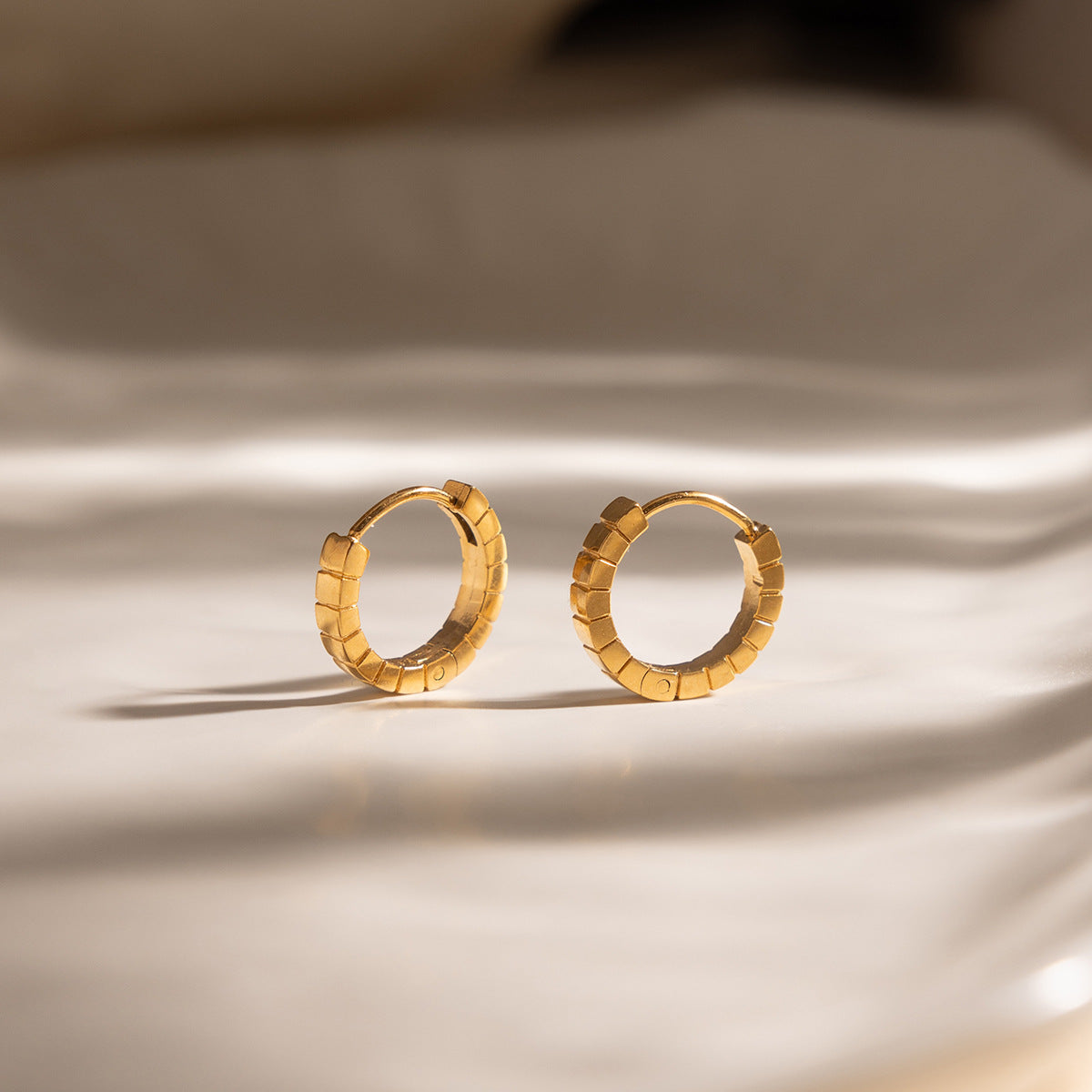 B廠 歐美款 義大利羅紋鈦鋼鍍18K金耳環 批發 折扣@洽客服  26.02.W3「JDE0312245」