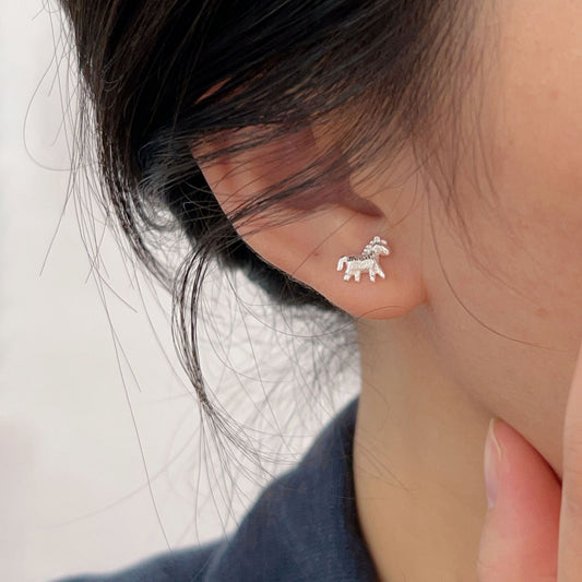 C3廠 韓國韓版極簡小馬S925純銀耳環 批發 折扣@洽客服 26.04.W3「HES439」