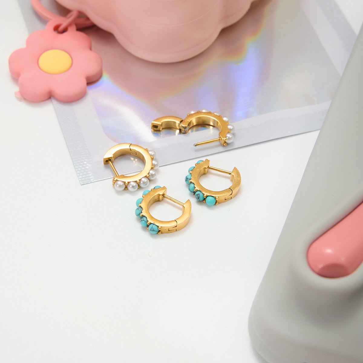 B廠 歐美款 PLENIO 玻璃珍珠U型 鈦鋼鍍18K金耳環 批發 折扣@洽客服 25.10.W5「JDE0307071」