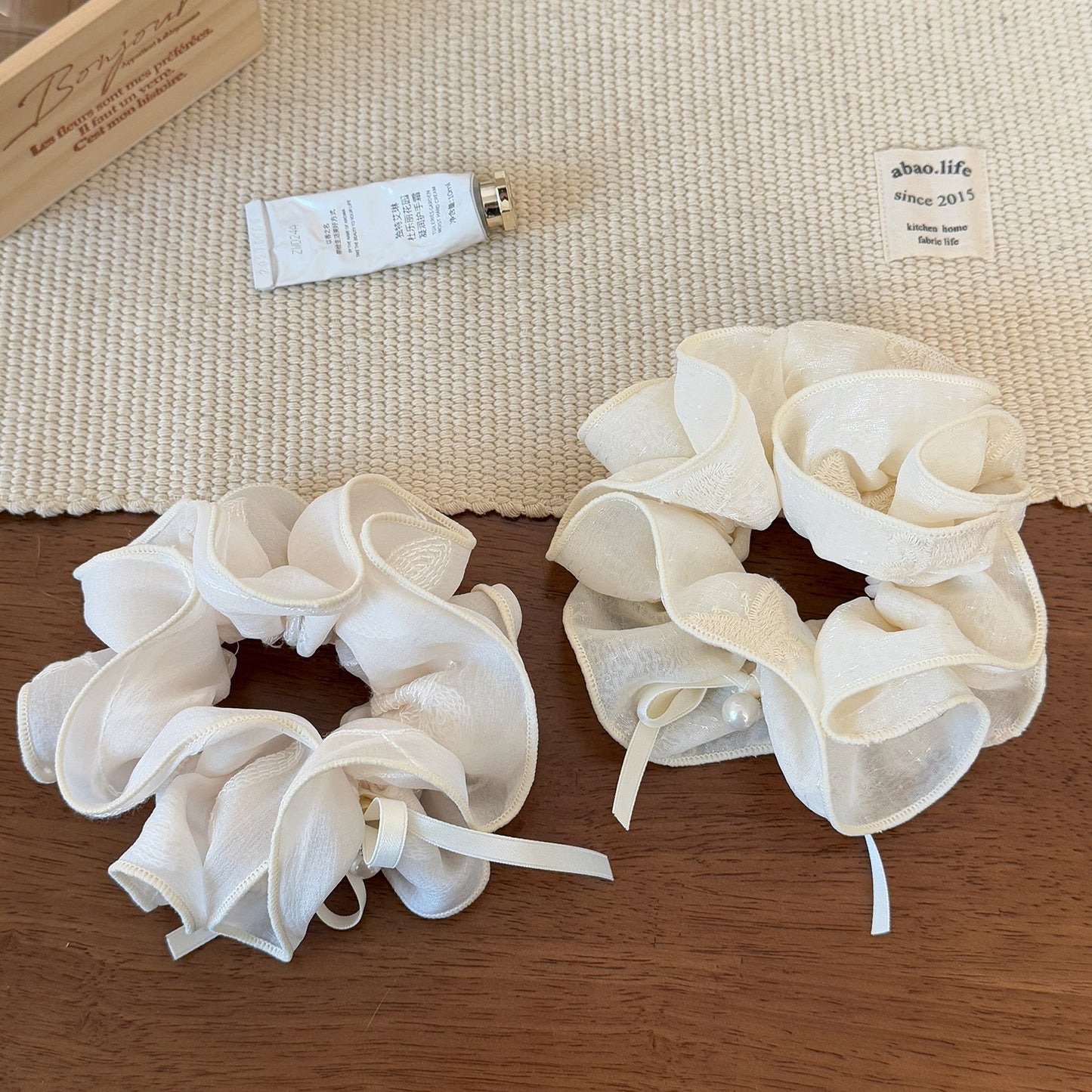 D廠 韓版米白色刺繡雙層頭花髮圈批發 折扣@洽客服 26.06.W1「FQ-1043」
