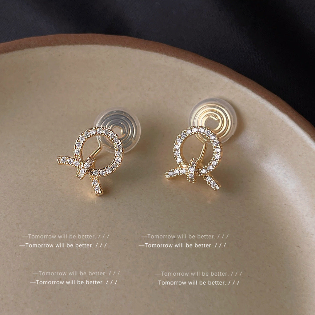 A廠 日韓款 交叉幾何鋯石蚊香盤耳夾 批發 折扣@洽客服 25.10.W5「C-843」