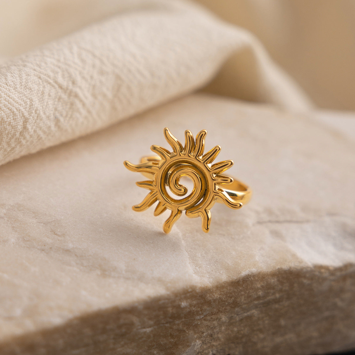 B廠 歐美款螺旋太陽鈦鋼鍍18K金戒指批發 折扣@洽客服 26.03.W2「JDR0311123-7」