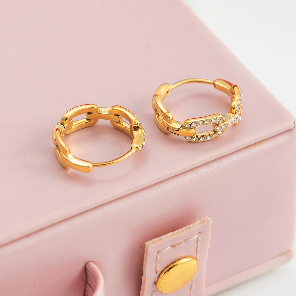 B廠 歐美款 Olivia 鏈條鈦鋼鍍18K金耳環 批發 折扣@洽客服 25.12.W1「JDE0308025」