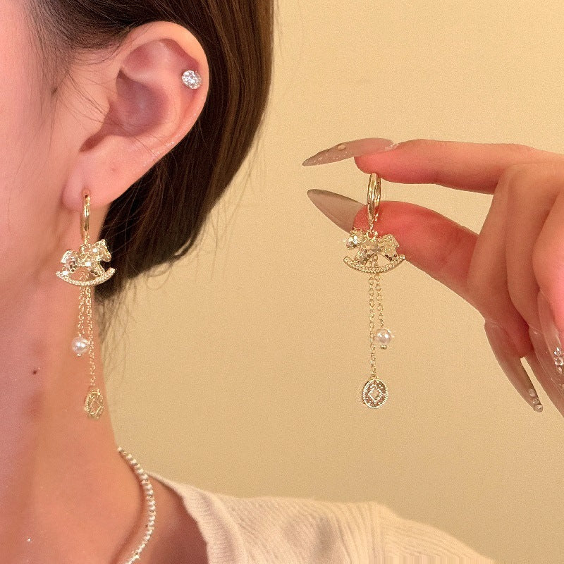 A2廠 韓國韓版小馬銅錢流蘇珍珠耳環  批發 折扣@洽客服 26.01.W1「HE29691」