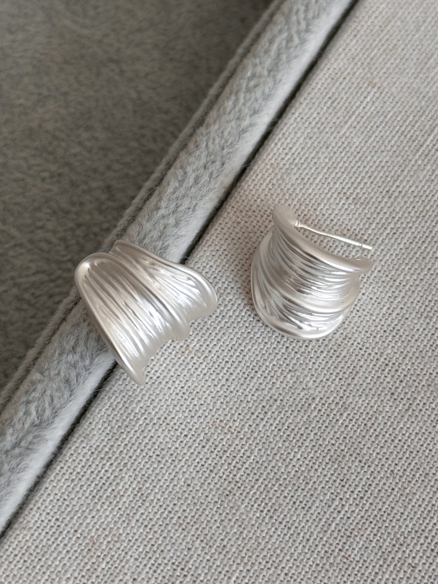 A2廠 韓國韓版拉絲C型金屬銀針耳環 批發 折扣@洽客服 25.12.W4「HE29765」