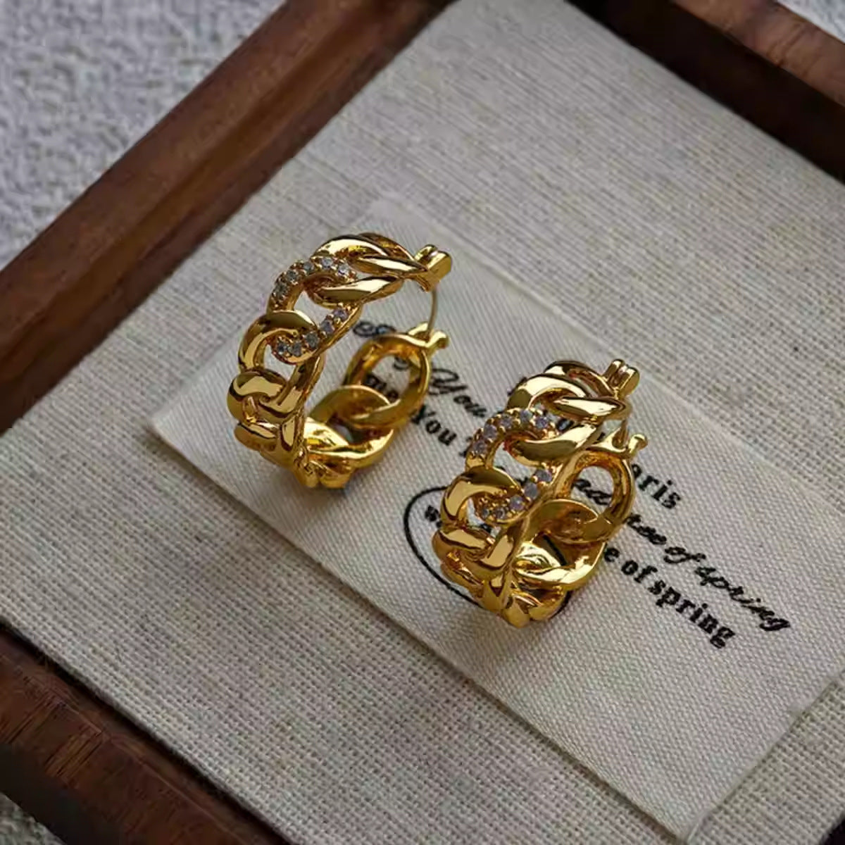 A2廠 韓國韓版鋯石相扣鎖鏈圓形電鍍18K金銀針耳環 批發 折扣@洽客服 25.11.W1「HE23432」