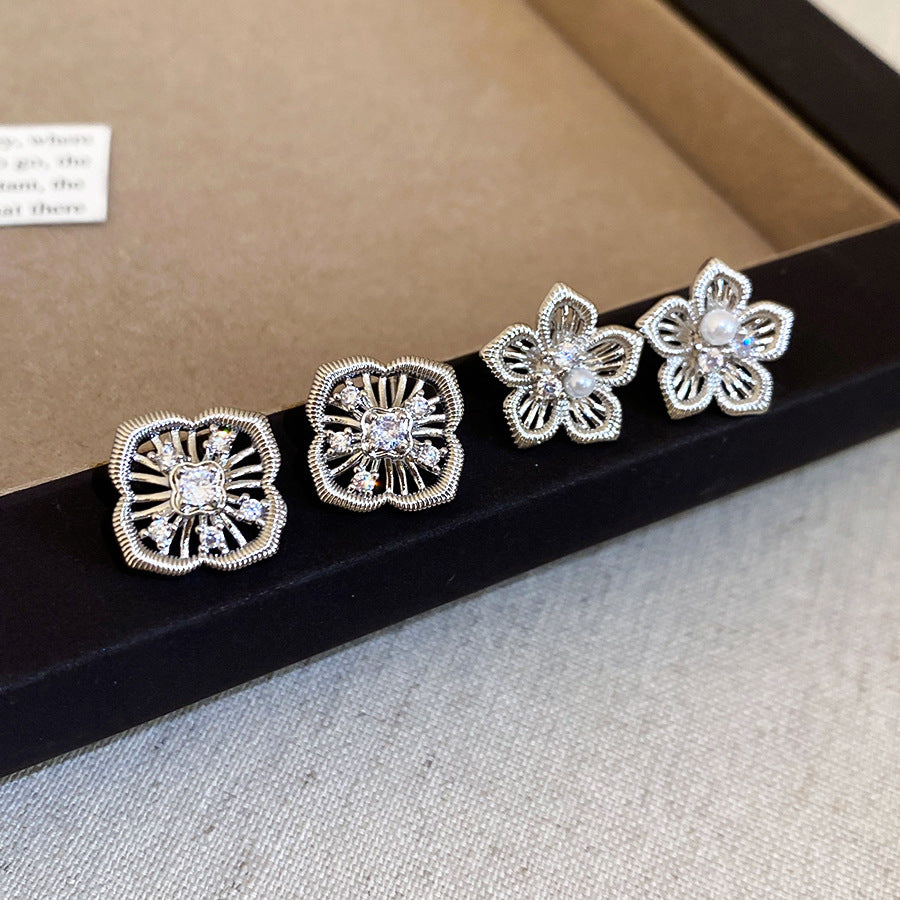 A2廠 韓國韓版 鋯石鏤空花朵珍珠耳環批發 折扣@洽客服 26.03.W2「HE30726」