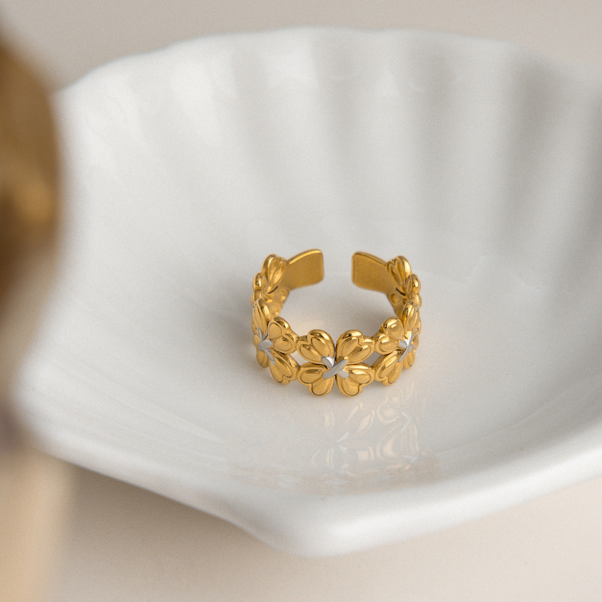 B廠 鈦鋼鍍18K金｜ 四葉草拼色開口戒指 批發 折扣@洽客服 26.01.W2「JDR0410008-PS」