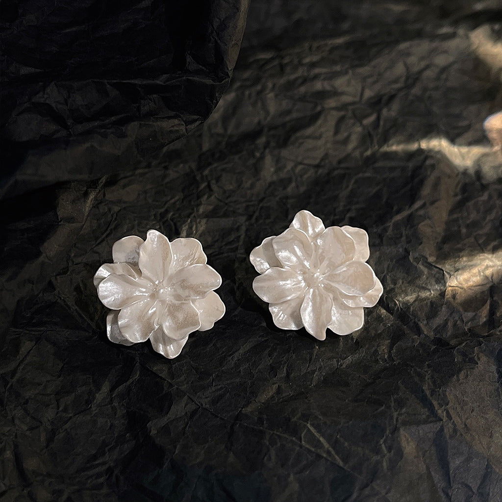 A廠 日韓白色山茶花銀針耳環批發 折扣@洽客服 26.03.W3「1841」