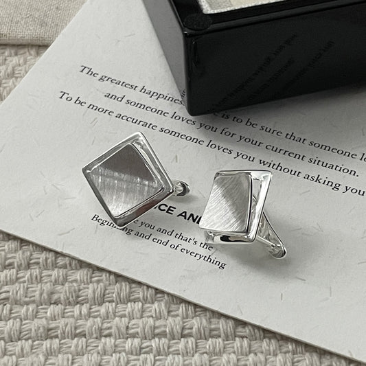 C2廠 韓國韓版拉絲菱形S925純銀耳環 批發 折扣@洽客服 25.11.W1「SE2511」