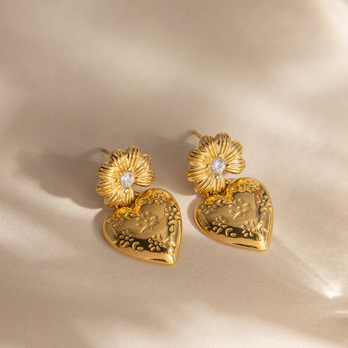 B廠 鈦鋼鍍18K金｜歐美小雛菊愛心耳環 &項鍊 批發 折扣@洽客服 26.01.W4「JDN0211105 JDE0211105」