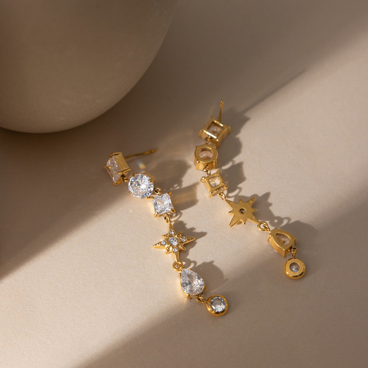 B廠 歐美款 鋯石八芒星流蘇鈦鋼鍍18K金耳環 批發 折扣@洽客服  26.02.W3「JDE0311128」