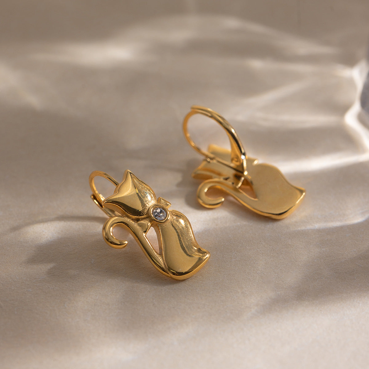 B廠 歐美款 貓咪鈦鋼鍍18K金耳環 批發 折扣@洽客服 26.03.W1「JDE0311110」