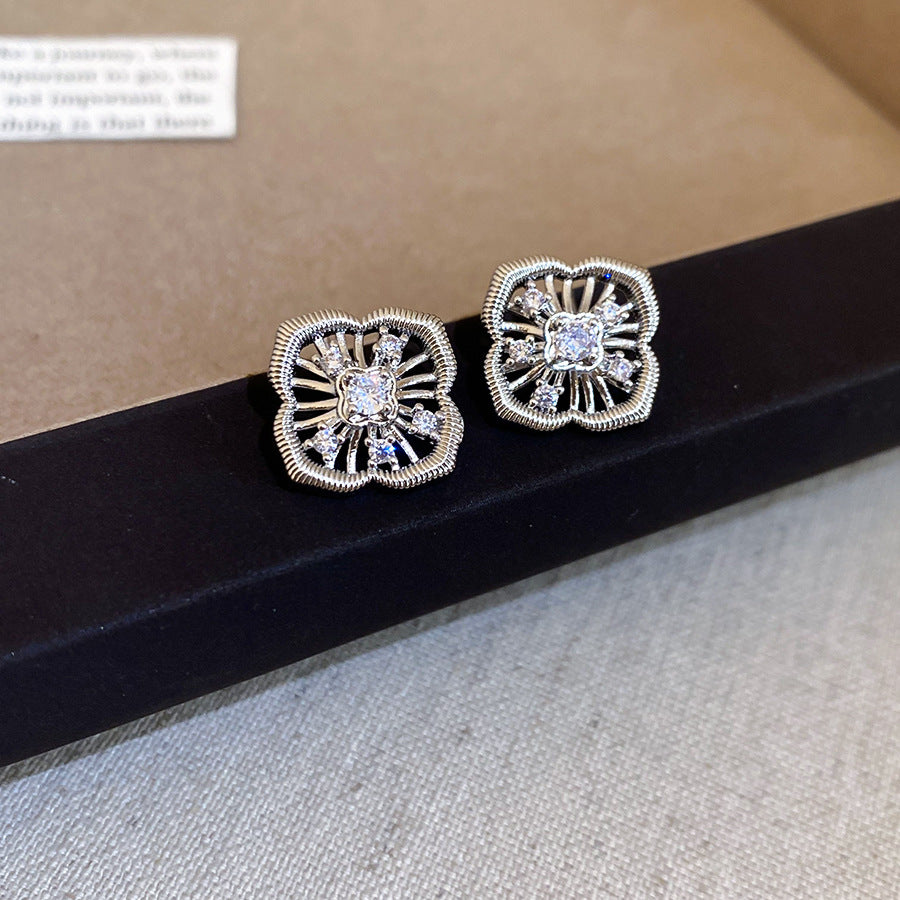 A2廠 韓國韓版 鋯石鏤空花朵珍珠耳環批發 折扣@洽客服 26.03.W2「HE30726」