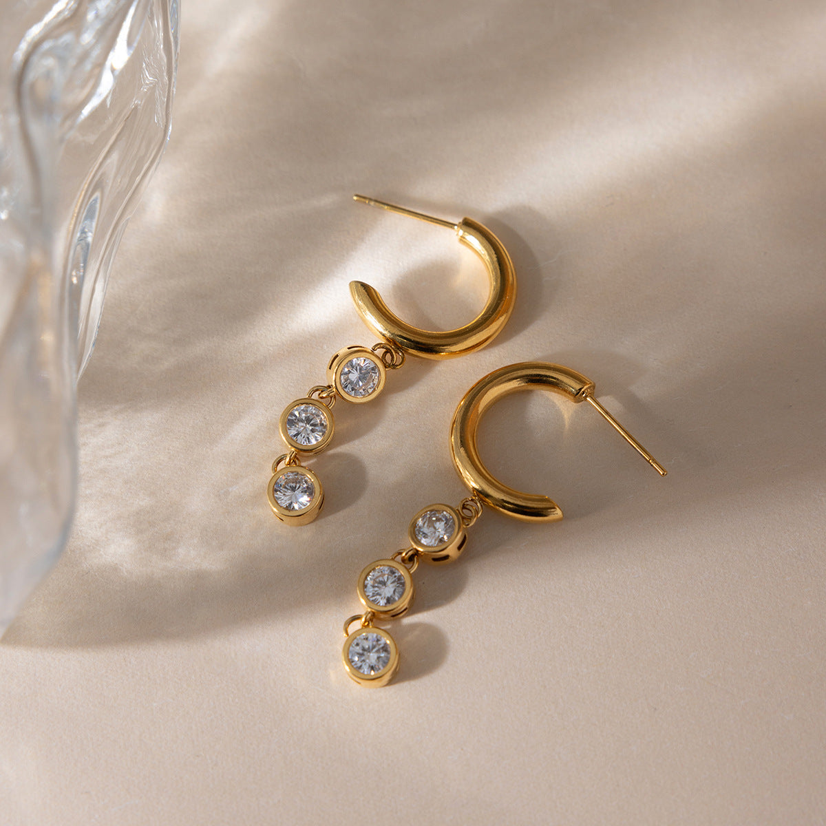 B廠 歐美款 白色鋯石流蘇鈦鋼鍍18K金耳環 批發 折扣@洽客服 26.03.W1「JDE0311184」