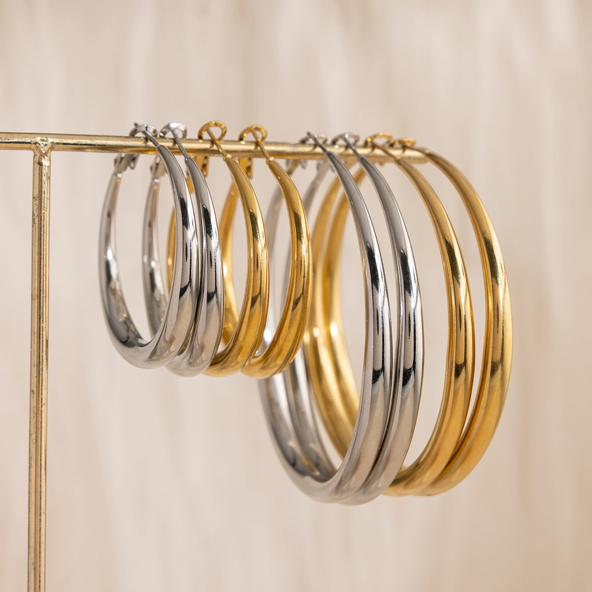 B廠 歐美款經典時尚圈鈦鋼鍍18K金耳環批發 折扣@洽客服 26.03.W2「JDE0305019-S-40 」