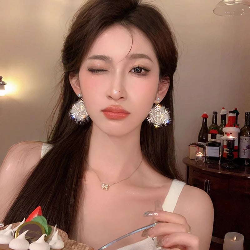 A2廠 韓國韓版聖誕節鑲鑽雪花毛球銀針耳環 批發 折扣@洽客服 25.12.W1「HE18037-1」