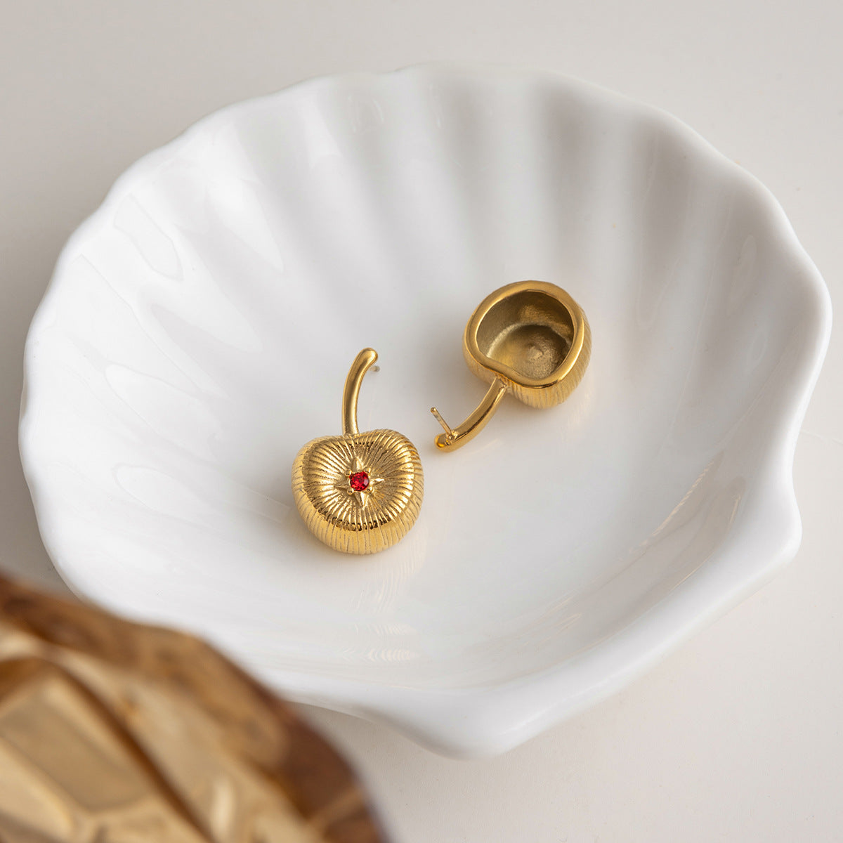 B廠 鈦鋼鍍18K金｜ 紅色水鑽櫻桃耳環 批發 折扣@洽客服 26.01.W2「JDE0209013」