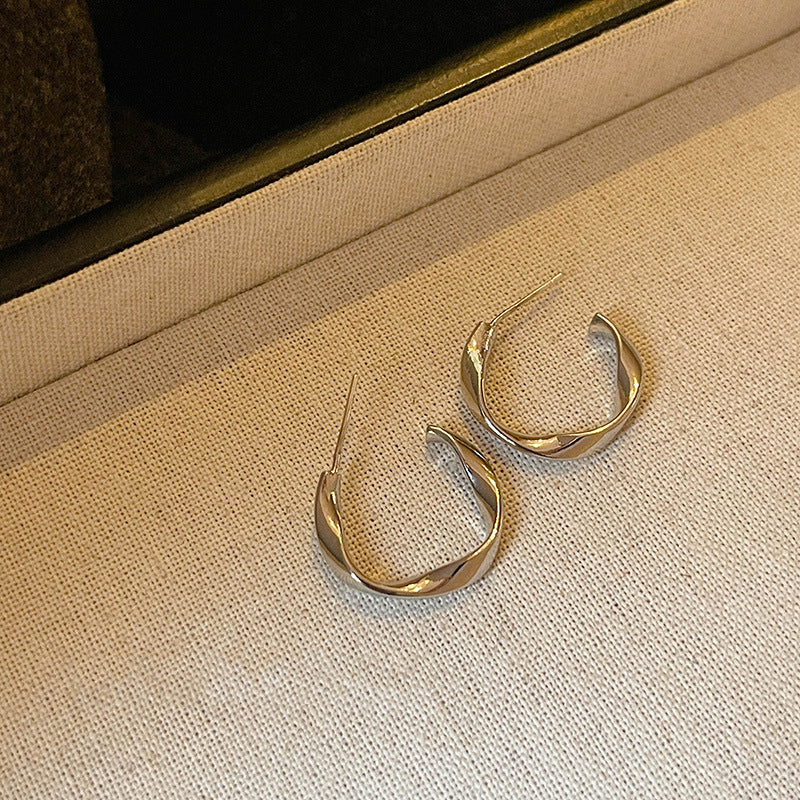 A2廠 韓國韓版扭曲圓形金屬銀針耳環 批發 折扣@洽客服 25.11.W3「HE29383」