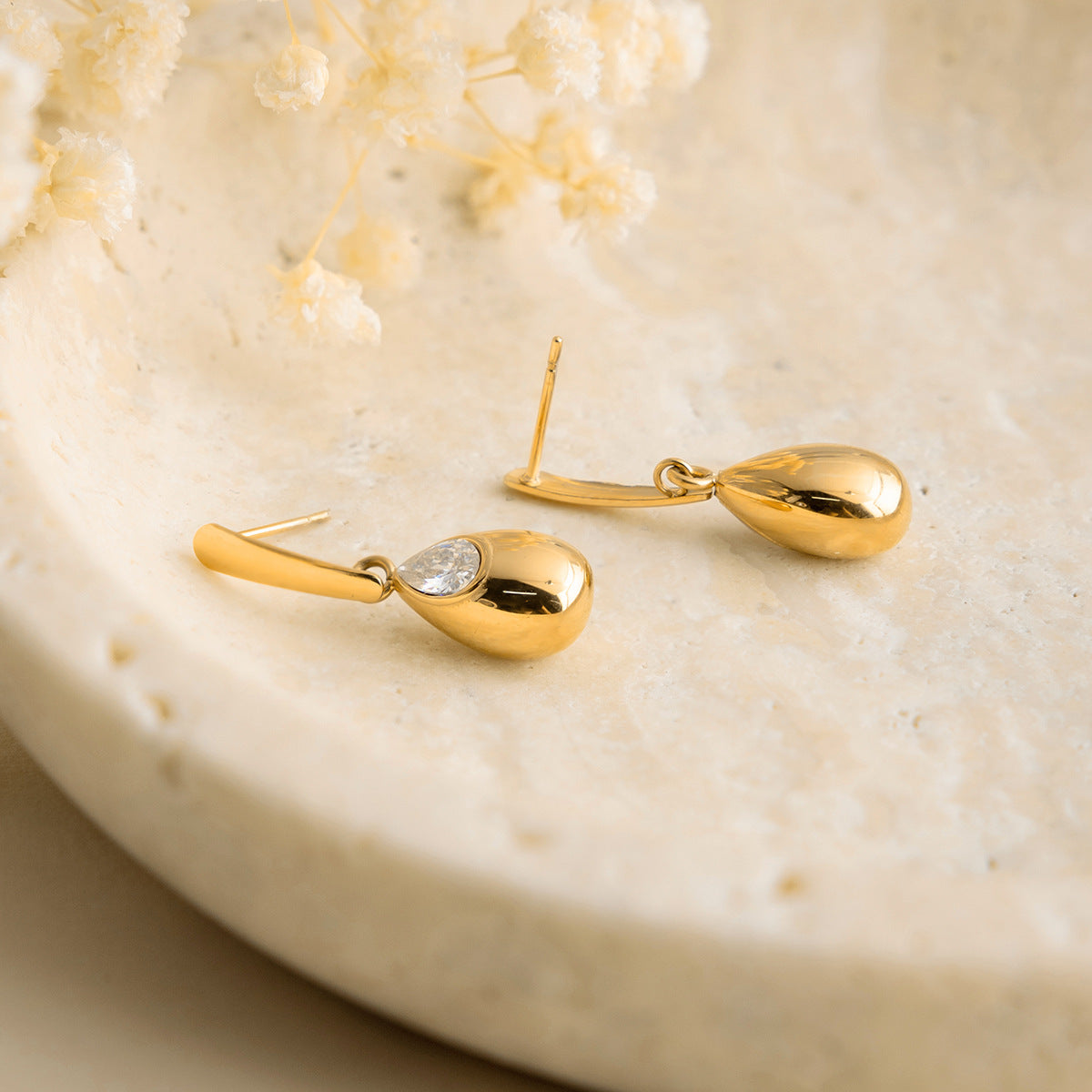 B廠 歐美款 鋯石水滴形鈦鋼鍍18K金耳環 批發 折扣@洽客服  26.02.W3「JDE0311118」