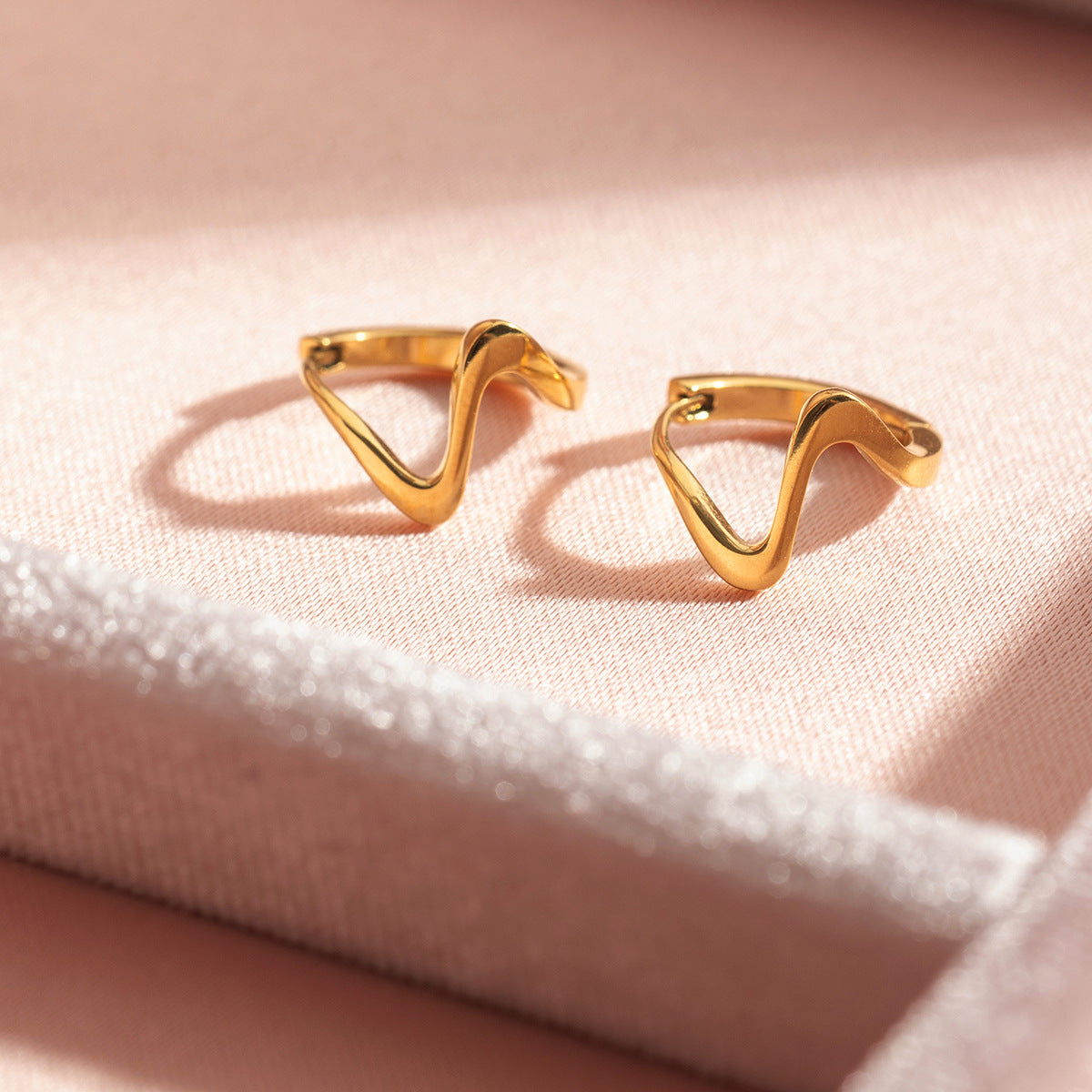 B廠 歐美款 AVA 鈦鋼鍍18K金耳環 批發 折扣@洽客服 25.12.W1「JDE0308024」