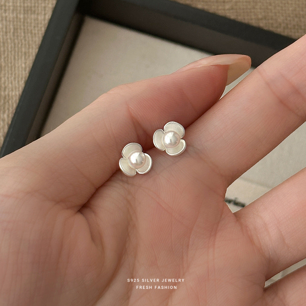 C廠 韓國韓版三瓣花珍珠S925純銀耳環 批發 折扣@洽客服 26.01.W1「E6034」
