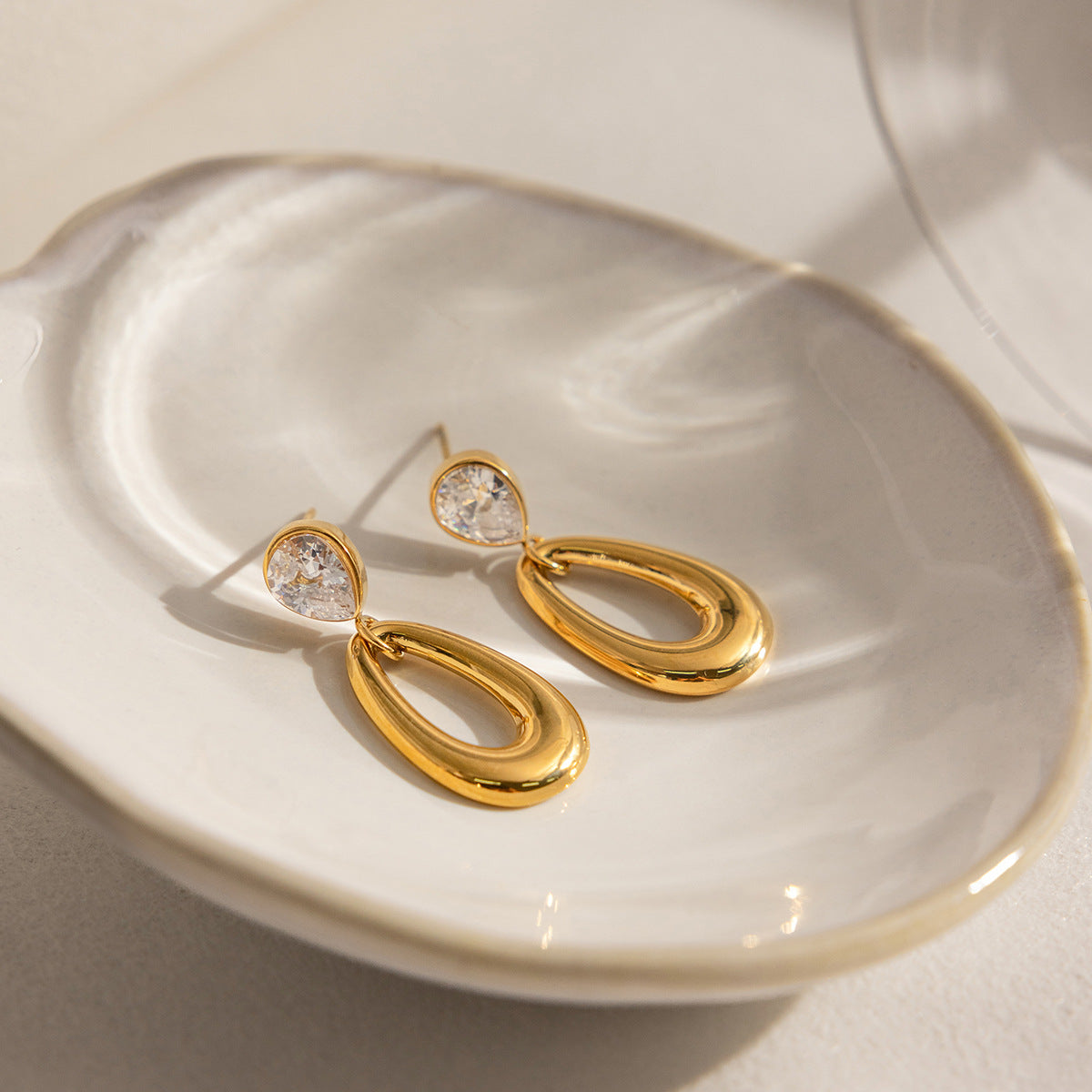 B廠 鈦鋼鍍18K金｜ 水滴形鏤空鋯石耳環 批發 折扣@洽客服 26.01.W2「JDE0311119」